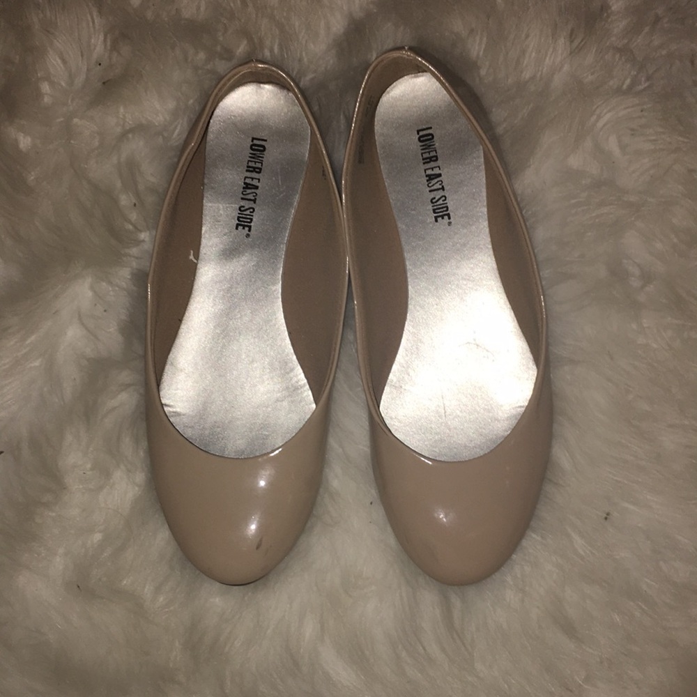 tan shiny flats